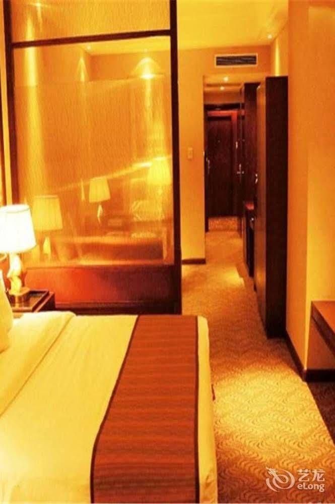Lijing Grand Hotel City Center Liuzhou Exteriör bild